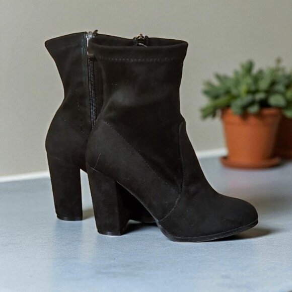 Black Ankle Zipper-side Boots by Steve Madden - Picture 2 of 4